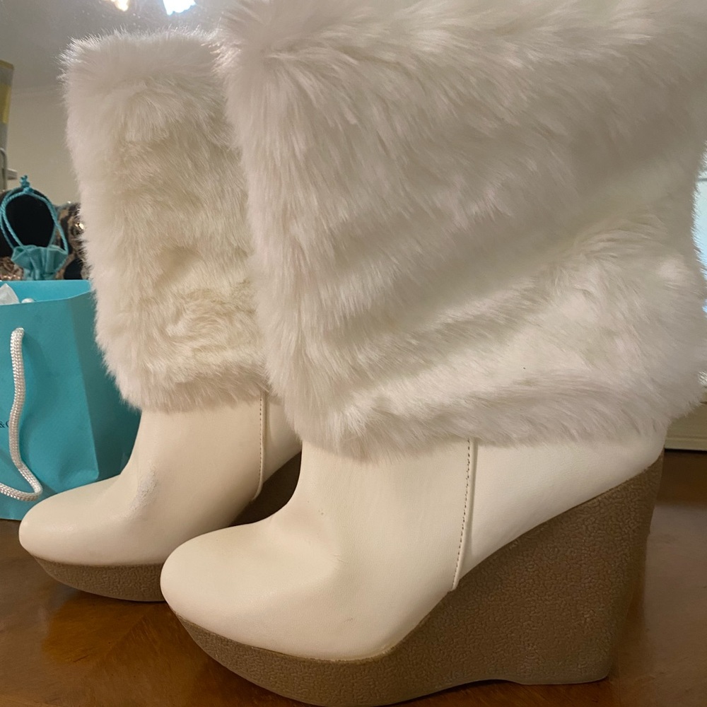 Jennifer Lopez Fur boots
